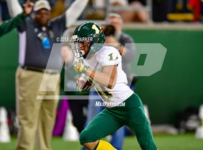 Thumbnail 2 in Vandegrift vs. Longview (UIL 6A Regional Playoff) photogallery.