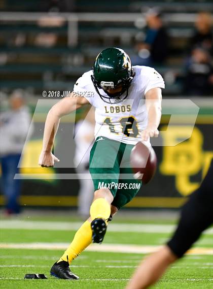 Thumbnail 3 in Vandegrift vs. Longview (UIL 6A Regional Playoff) photogallery.
