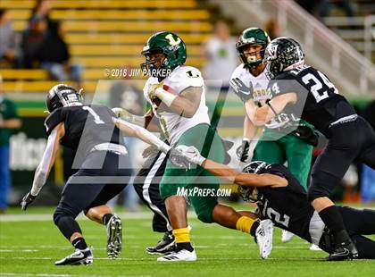 Thumbnail 2 in Vandegrift vs. Longview (UIL 6A Regional Playoff) photogallery.