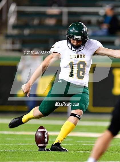 Thumbnail 2 in Vandegrift vs. Longview (UIL 6A Regional Playoff) photogallery.