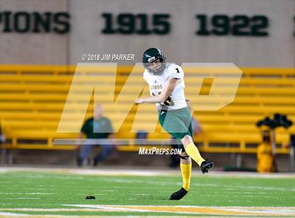 Thumbnail 3 in Vandegrift vs. Longview (UIL 6A Regional Playoff) photogallery.