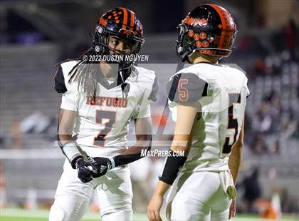 Thumbnail 2 in Timpson vs. Refugio (UIL 2A D1 Semifinal) photogallery.