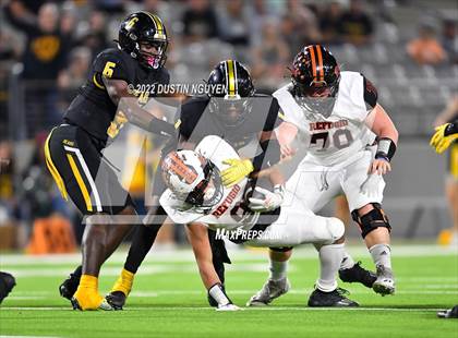 Thumbnail 2 in Timpson vs. Refugio (UIL 2A D1 Semifinal) photogallery.