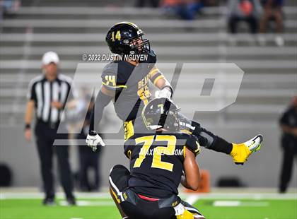 Thumbnail 3 in Timpson vs. Refugio (UIL 2A D1 Semifinal) photogallery.