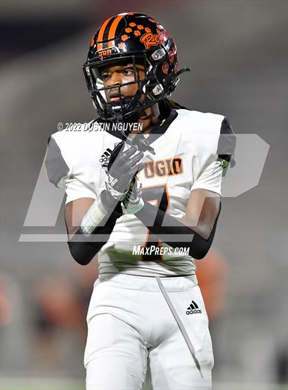 Thumbnail 3 in Timpson vs. Refugio (UIL 2A D1 Semifinal) photogallery.