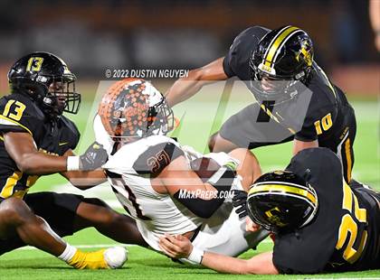 Thumbnail 3 in Timpson vs. Refugio (UIL 2A D1 Semifinal) photogallery.