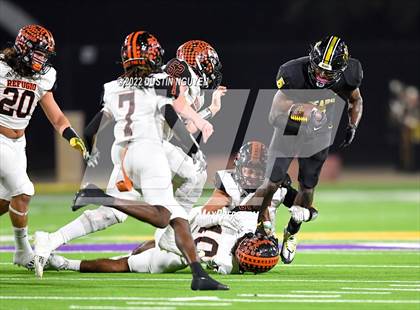 Thumbnail 3 in Timpson vs. Refugio (UIL 2A D1 Semifinal) photogallery.