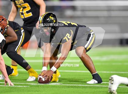Thumbnail 3 in Timpson vs. Refugio (UIL 2A D1 Semifinal) photogallery.