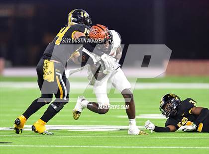 Thumbnail 3 in Timpson vs. Refugio (UIL 2A D1 Semifinal) photogallery.