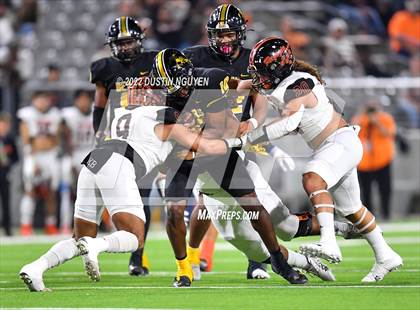 Thumbnail 3 in Timpson vs. Refugio (UIL 2A D1 Semifinal) photogallery.