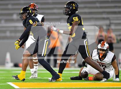 Thumbnail 3 in Timpson vs. Refugio (UIL 2A D1 Semifinal) photogallery.