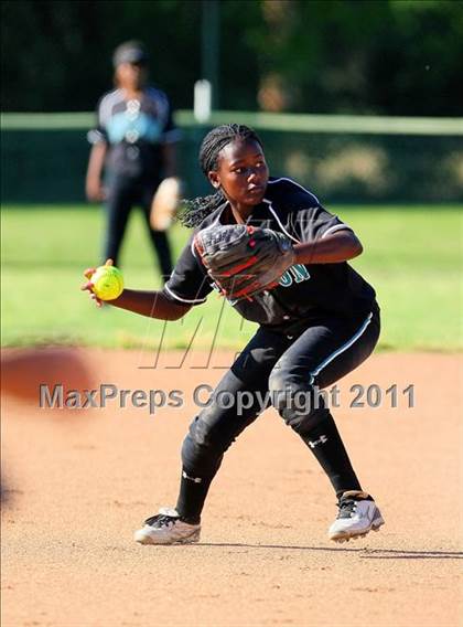 Thumbnail 2 in Elk Grove vs Sheldon (CIF SJS D1 Final) photogallery.