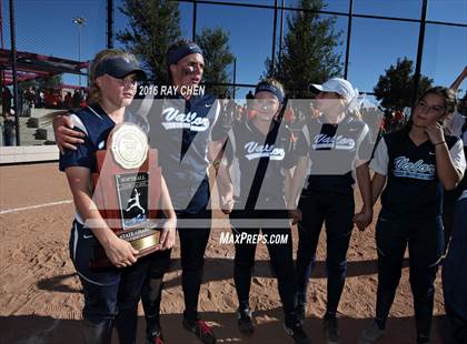 Thumbnail 2 in Erie vs. Valor Christian (CHSAA 4A Final) photogallery.