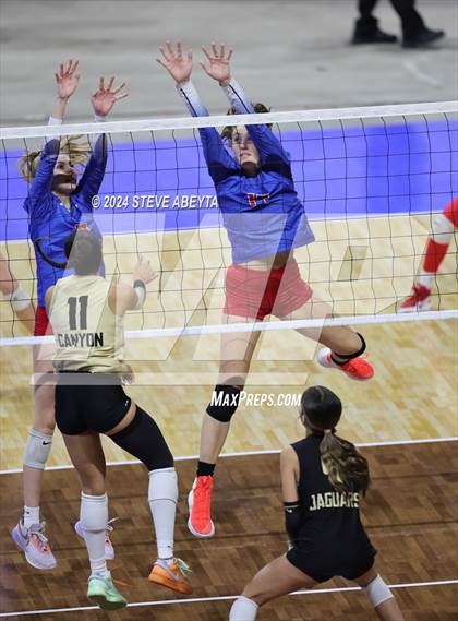 Thumbnail 2 in Rock Canyon vs. Cherry Creek (CHSAA 5A 1st Round) photogallery.