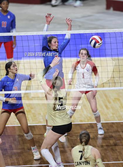 Thumbnail 1 in Rock Canyon vs. Cherry Creek (CHSAA 5A 1st Round) photogallery.