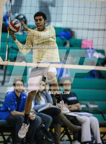 Thumbnail 3 in El Camino Real vs Granada Hills Charter photogallery.