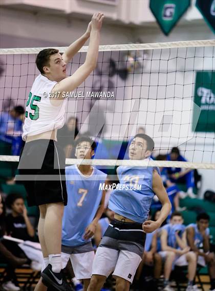 Thumbnail 1 in El Camino Real vs Granada Hills Charter photogallery.
