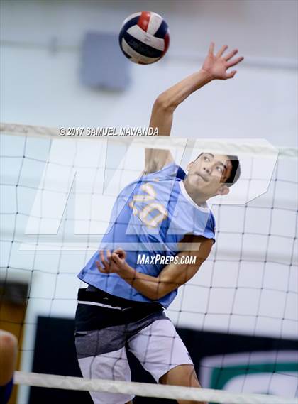 Thumbnail 2 in El Camino Real vs Granada Hills Charter photogallery.