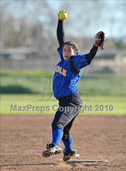 Thumbnail 1 in Carson vs. Lincoln (Victory Pre-Season Tournament) photogallery.