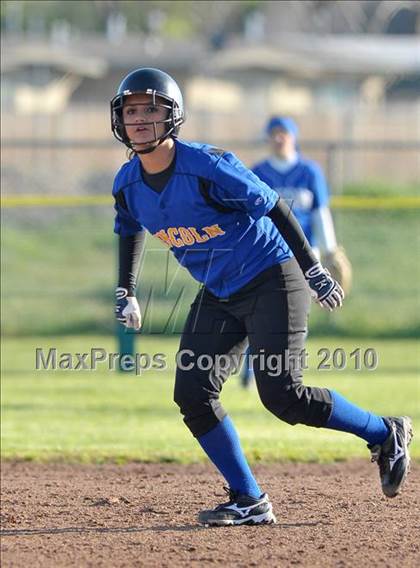 Thumbnail 2 in Carson vs. Lincoln (Victory Pre-Season Tournament) photogallery.