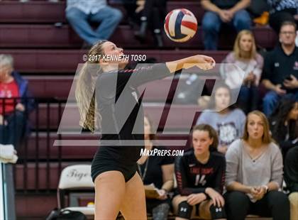 Thumbnail 2 in Reagan vs. Lake Travis (UIL 6A Bi-District Playoff) photogallery.