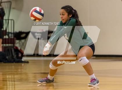 Thumbnail 1 in Reagan vs. Lake Travis (UIL 6A Bi-District Playoff) photogallery.