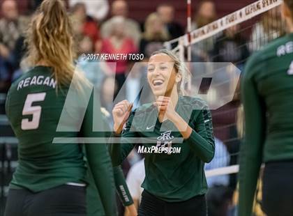 Thumbnail 3 in Reagan vs. Lake Travis (UIL 6A Bi-District Playoff) photogallery.