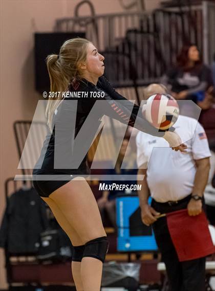 Thumbnail 3 in Reagan vs. Lake Travis (UIL 6A Bi-District Playoff) photogallery.
