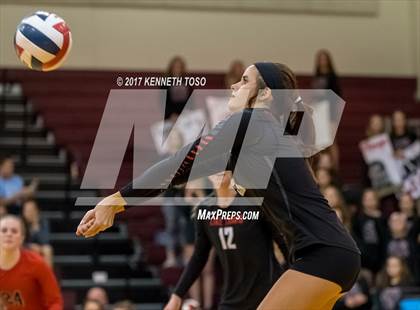 Thumbnail 2 in Reagan vs. Lake Travis (UIL 6A Bi-District Playoff) photogallery.
