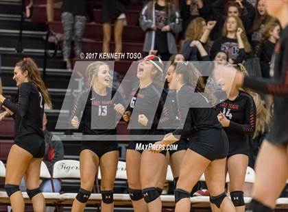 Thumbnail 1 in Reagan vs. Lake Travis (UIL 6A Bi-District Playoff) photogallery.