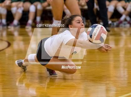 Thumbnail 2 in Reagan vs. Lake Travis (UIL 6A Bi-District Playoff) photogallery.