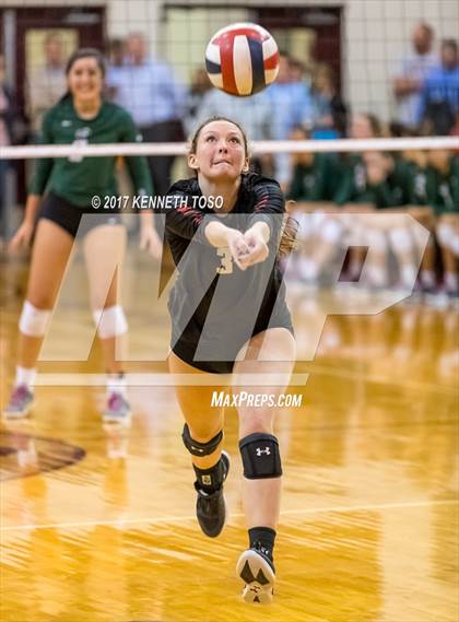Thumbnail 2 in Reagan vs. Lake Travis (UIL 6A Bi-District Playoff) photogallery.