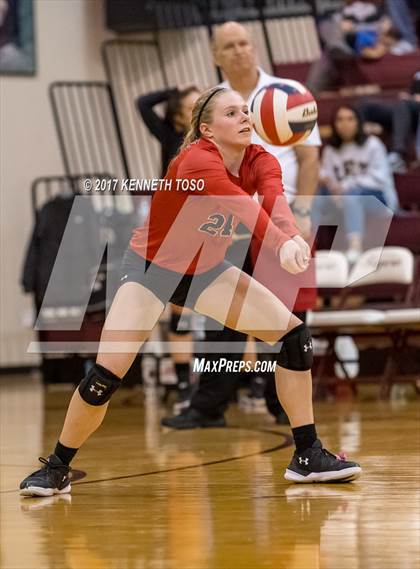 Thumbnail 3 in Reagan vs. Lake Travis (UIL 6A Bi-District Playoff) photogallery.