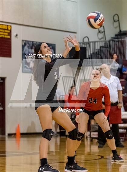 Thumbnail 2 in Reagan vs. Lake Travis (UIL 6A Bi-District Playoff) photogallery.
