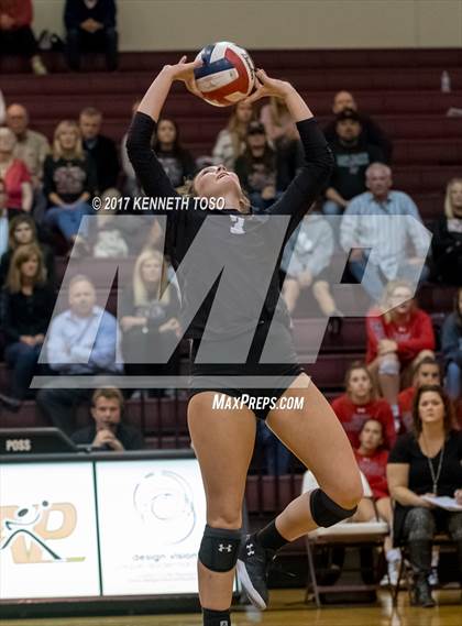Thumbnail 1 in Reagan vs. Lake Travis (UIL 6A Bi-District Playoff) photogallery.
