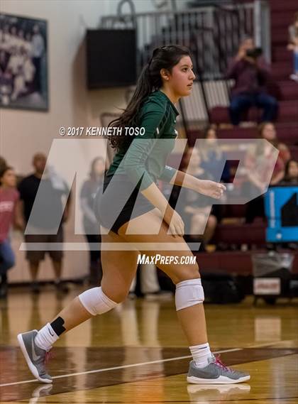 Thumbnail 3 in Reagan vs. Lake Travis (UIL 6A Bi-District Playoff) photogallery.
