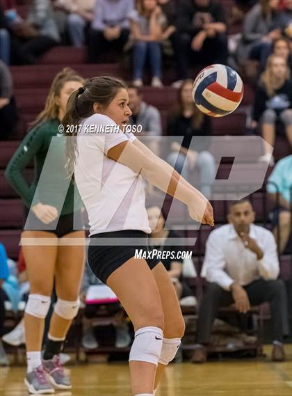 Thumbnail 2 in Reagan vs. Lake Travis (UIL 6A Bi-District Playoff) photogallery.