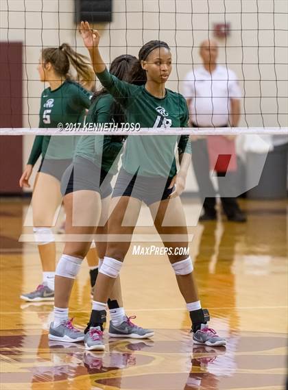 Thumbnail 3 in Reagan vs. Lake Travis (UIL 6A Bi-District Playoff) photogallery.
