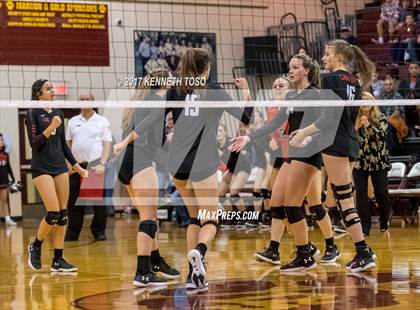 Thumbnail 3 in Reagan vs. Lake Travis (UIL 6A Bi-District Playoff) photogallery.