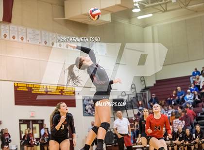 Thumbnail 3 in Reagan vs. Lake Travis (UIL 6A Bi-District Playoff) photogallery.