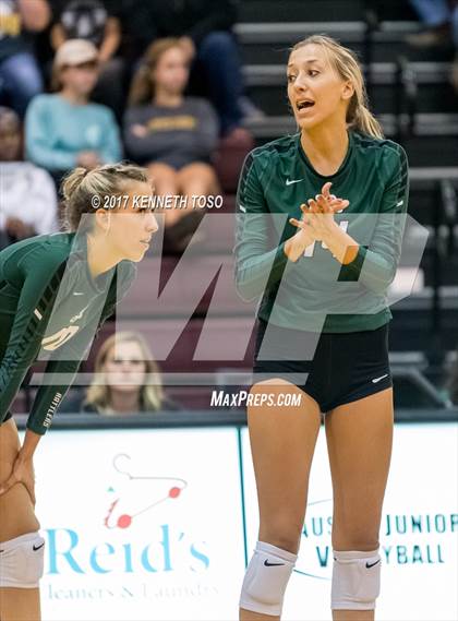 Thumbnail 2 in Reagan vs. Lake Travis (UIL 6A Bi-District Playoff) photogallery.