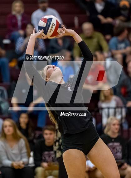 Thumbnail 1 in Reagan vs. Lake Travis (UIL 6A Bi-District Playoff) photogallery.