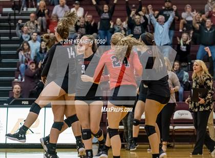 Thumbnail 3 in Reagan vs. Lake Travis (UIL 6A Bi-District Playoff) photogallery.