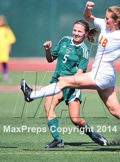 Thumbnail 2 in Cathedral Catholic vs. La Costa Canyon (CIF SoCal Regional D2 Final) photogallery.