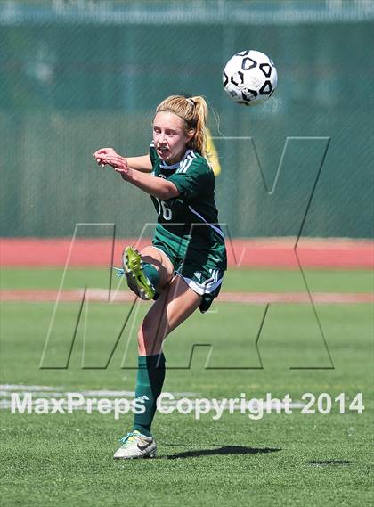 Thumbnail 2 in Cathedral Catholic vs. La Costa Canyon (CIF SoCal Regional D2 Final) photogallery.