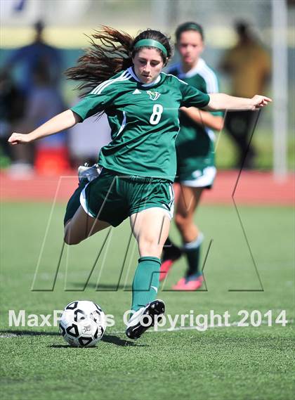 Thumbnail 3 in Cathedral Catholic vs. La Costa Canyon (CIF SoCal Regional D2 Final) photogallery.