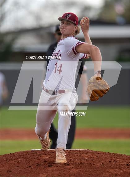 Thumbnail 2 in Central Lafourche @ E.D. White (scrimmage) photogallery.