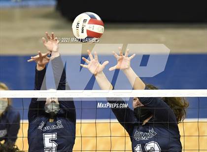 Thumbnail 3 in Columbine vs. Cherry Creek (CHSAA 5A Playoff) photogallery.