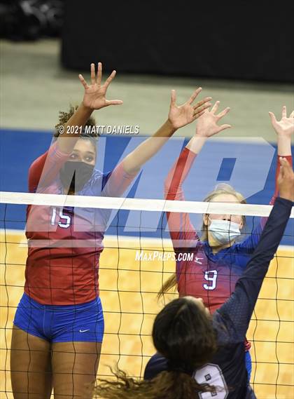 Thumbnail 2 in Columbine vs. Cherry Creek (CHSAA 5A Playoff) photogallery.