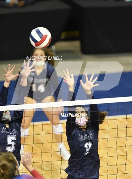 Thumbnail 2 in Columbine vs. Cherry Creek (CHSAA 5A Playoff) photogallery.
